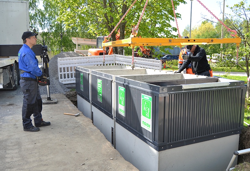 Installing MolokDomino waste containers.