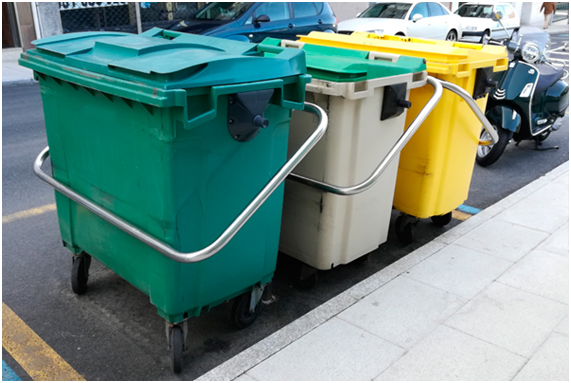 Estación de reciclaje botes de colores